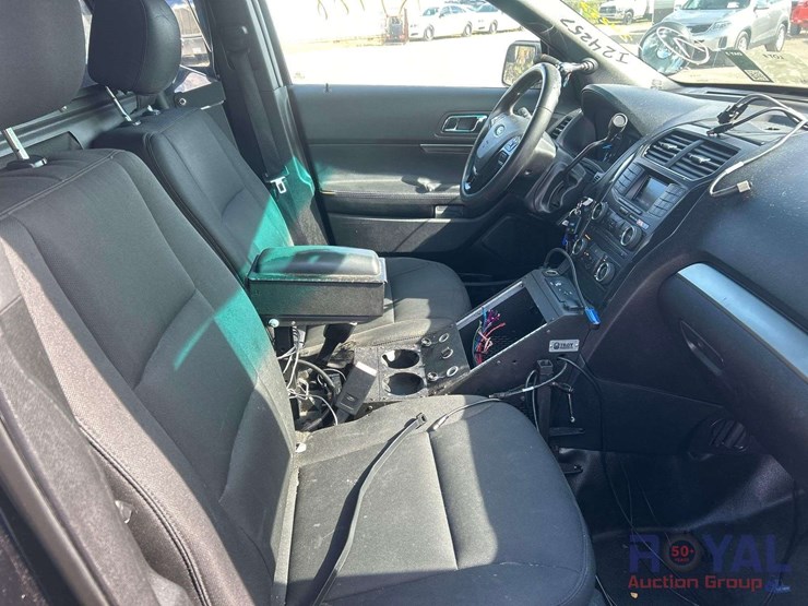 2016-ford-explorer-image-26