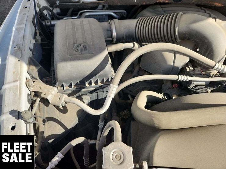 2014-ram-1500-slt-image-25
