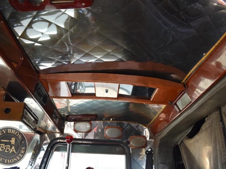 1990-peterbilt-379-image-78