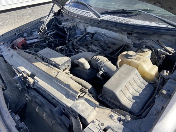 2011-ford-f150-image-38