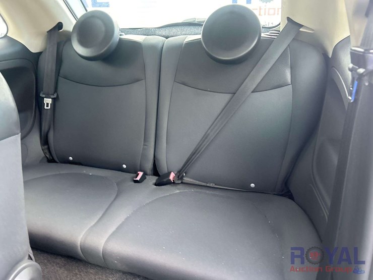 2013-fiat-500-image-19
