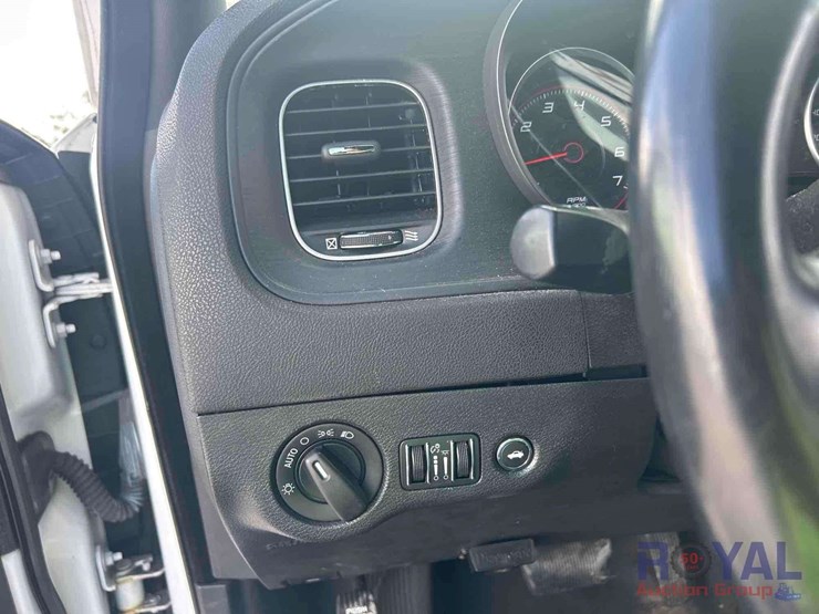 2016-dodge-charger-sedan-image-15