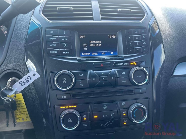 2016-ford-explorer-image-13