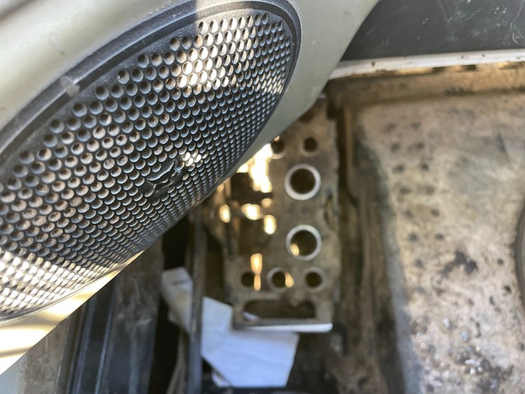 2012-bobcat-s750-image-32