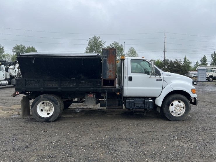 2000-ford-f650-image-3