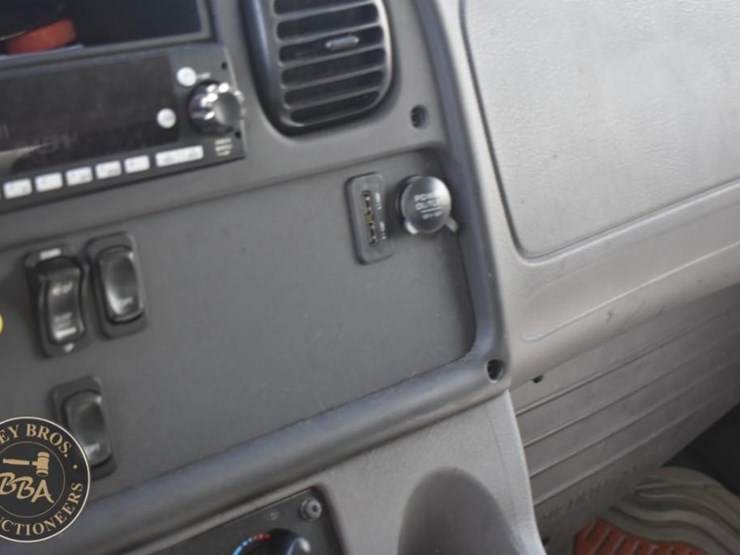 2022-freightliner-business-class-m2-100-image-55