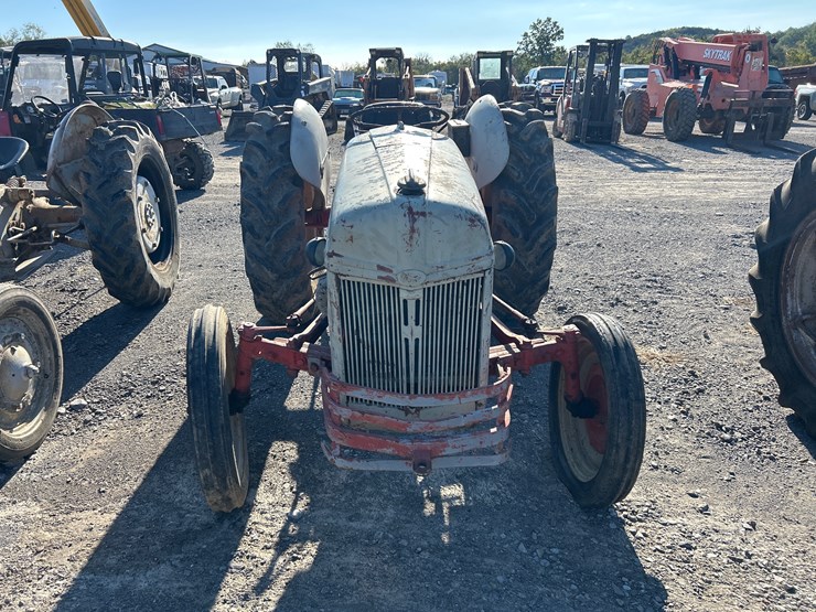 ford-tractor-image-2