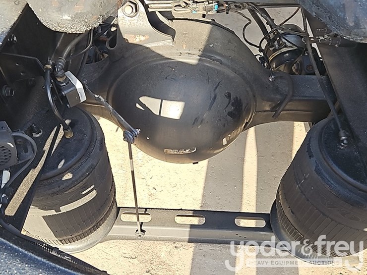 2018-volvo-10-image-13