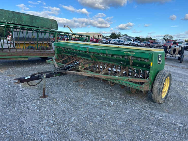 john-deere-8300-image-1