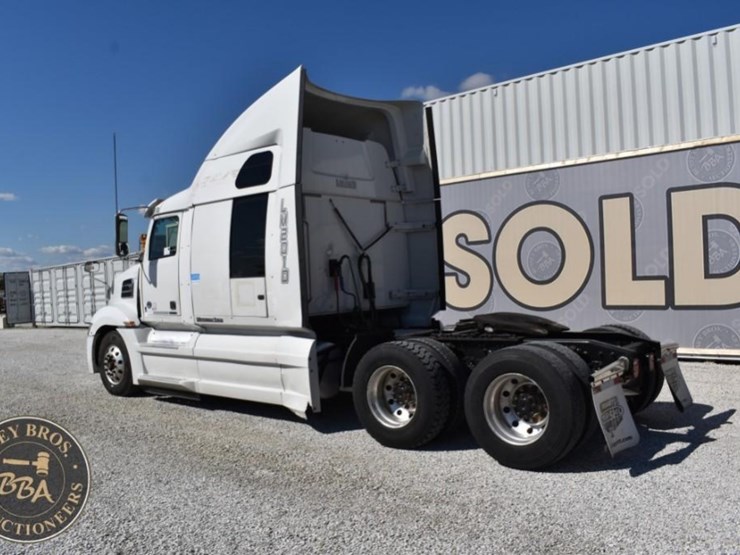2020-western-star-5700xe-image-20