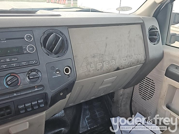 2010-ford-f350-image-24