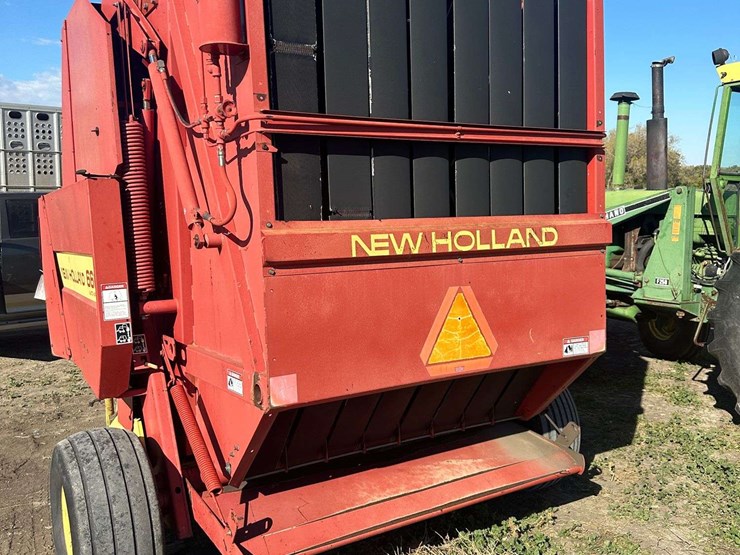new-holland-660-image-2