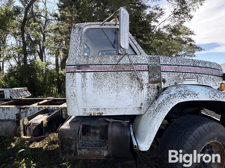 1975-gmc-9500-image-13