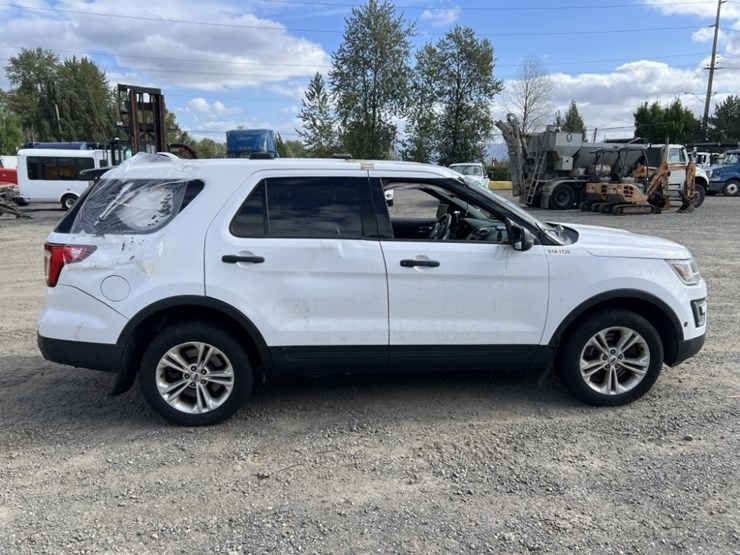 2017-ford-explorer-image-3