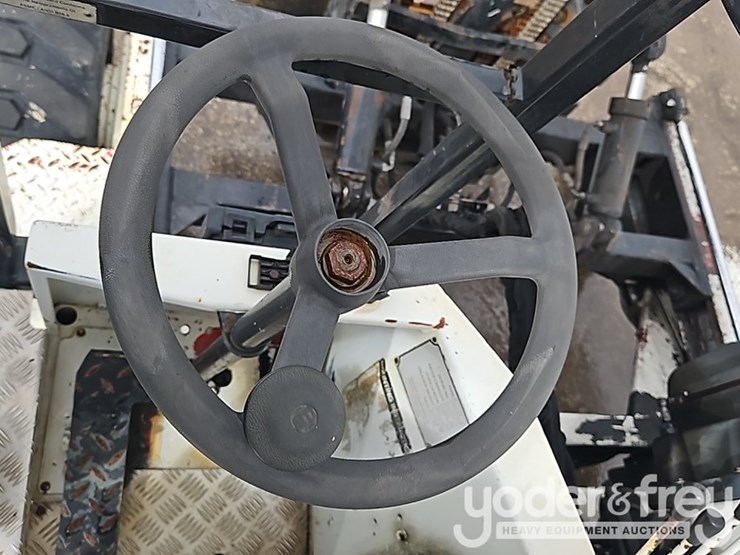 2004-moffett-m5500-image-20