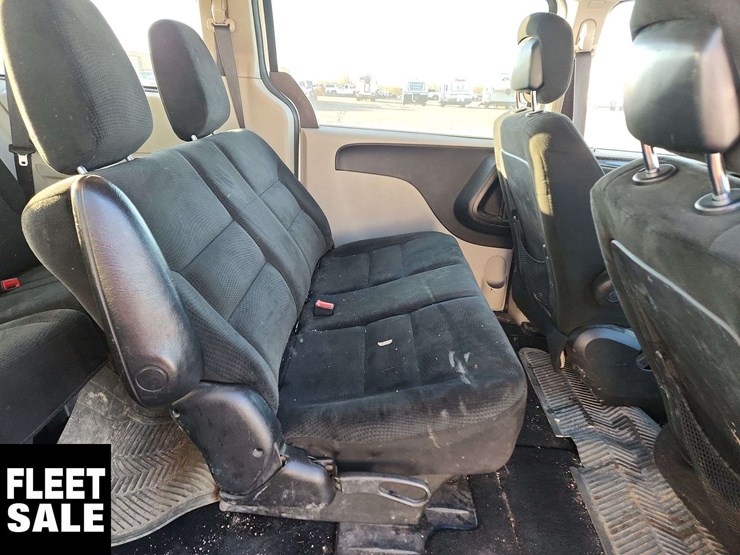 2015-dodge-grand-caravan-image-16