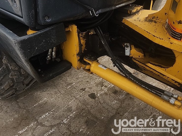 2016-deere-304k-image-16