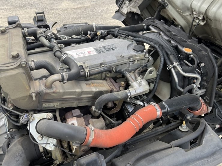 2011-isuzu-nrr-image-12