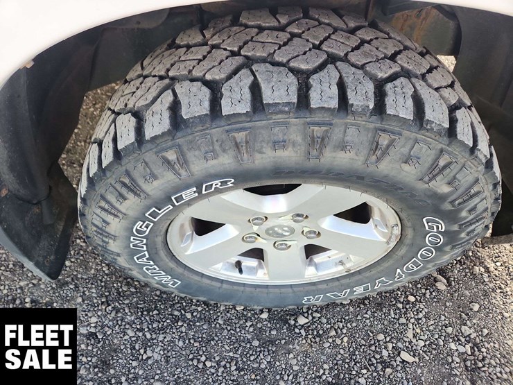2012-ram-1500-slt-image-31