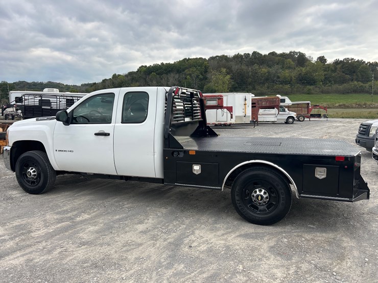 2011-chevrolet-2500-image-2