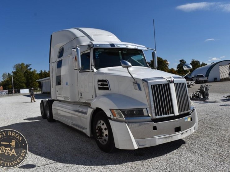 2020-western-star-5700xe-image-5