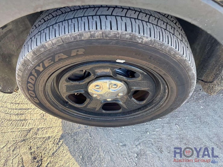 2016-ford-explorer-image-26