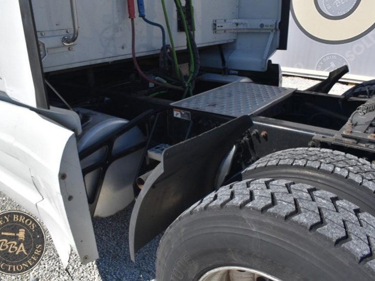 2020-western-star-5700xe-image-38
