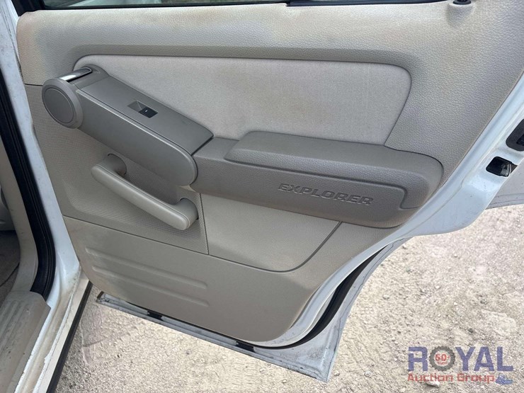 2006-ford-explorer-image-23