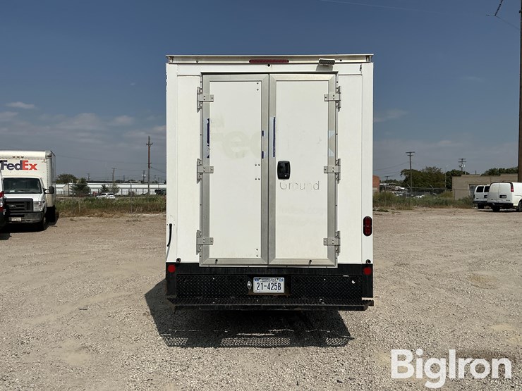 2019-chevrolet-express-3500-image-6