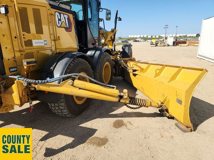2020-caterpillar-150-awd-image-36