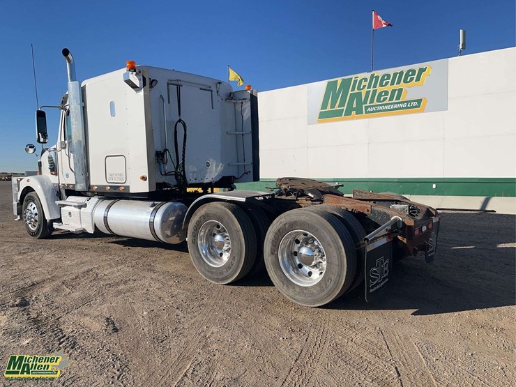 2014-freightliner-coronado-122-sd-image-3