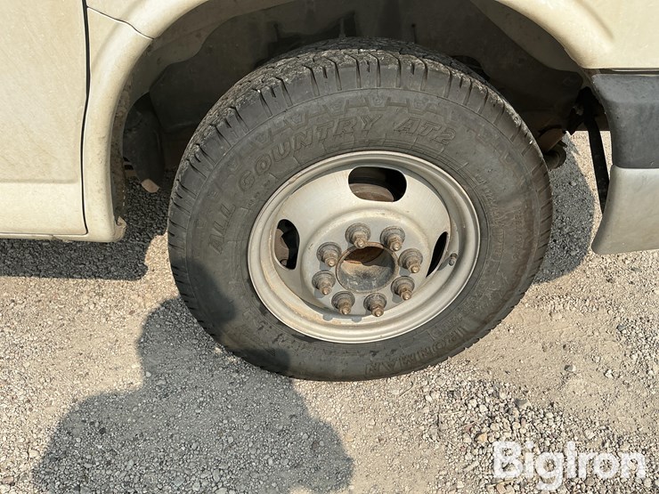 2022-chevrolet-express-g3500-image-19