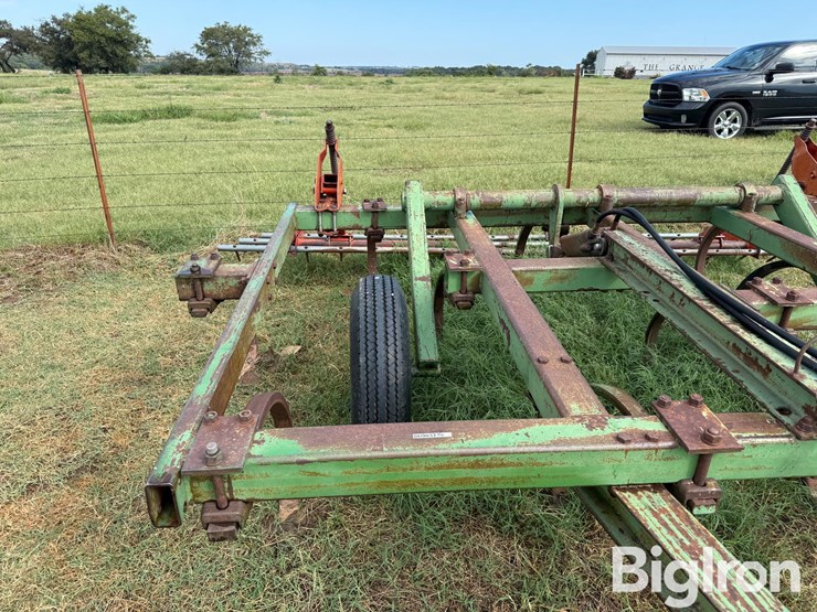 john-deere-11-image-11
