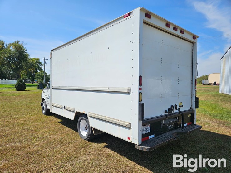 2002-gmc-3500-image-7