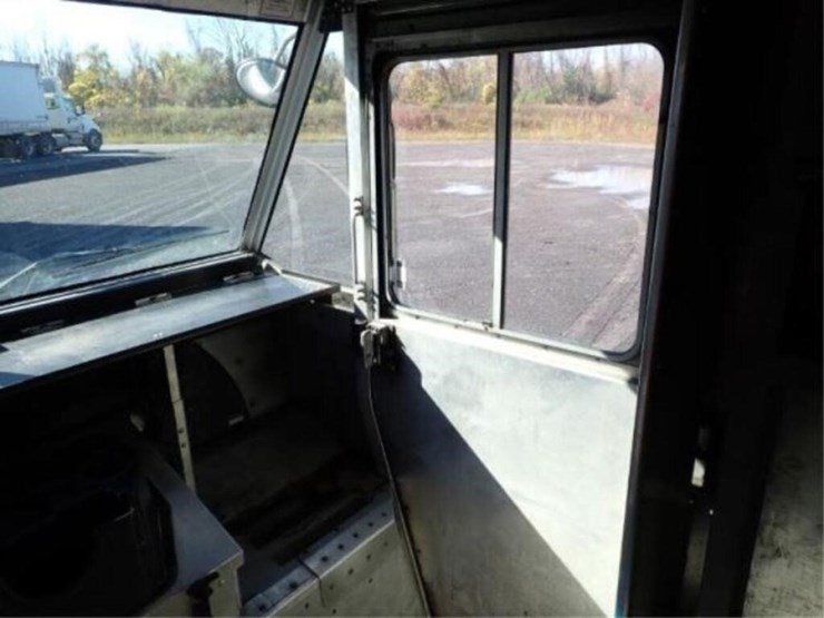 2015-freightliner-mt55-image-30