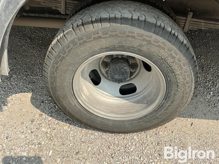 2019-gmc-savana-4500-2wd-box-delivery-van-image-18