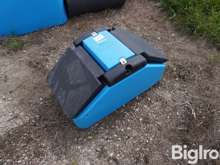 mirafount-3410-two-hole-hog-waterer-image-7
