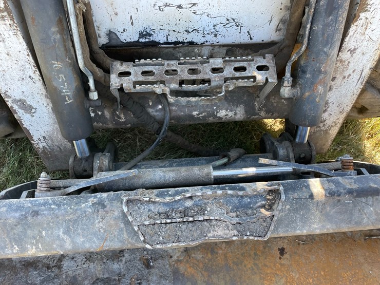 2012-bobcat-s750-image-23