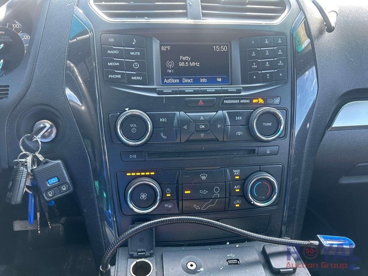 2016-ford-explorer-image-16