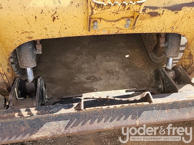 caterpillar-277-image-8