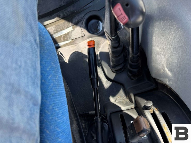 2010-new-holland-t5060-image-69