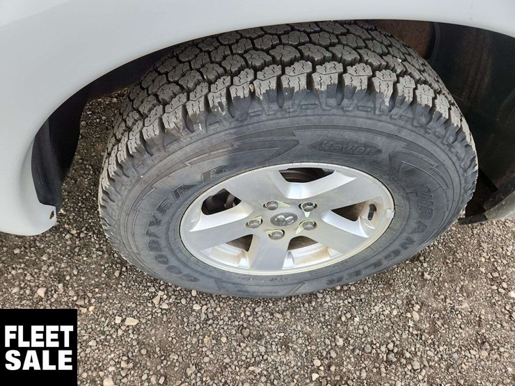 2011-ram-1500-slt-image-32