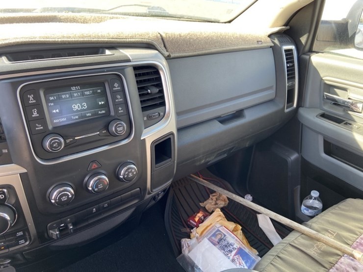 2015-dodge-ram-extra-cab-4wd-pickup-image-13