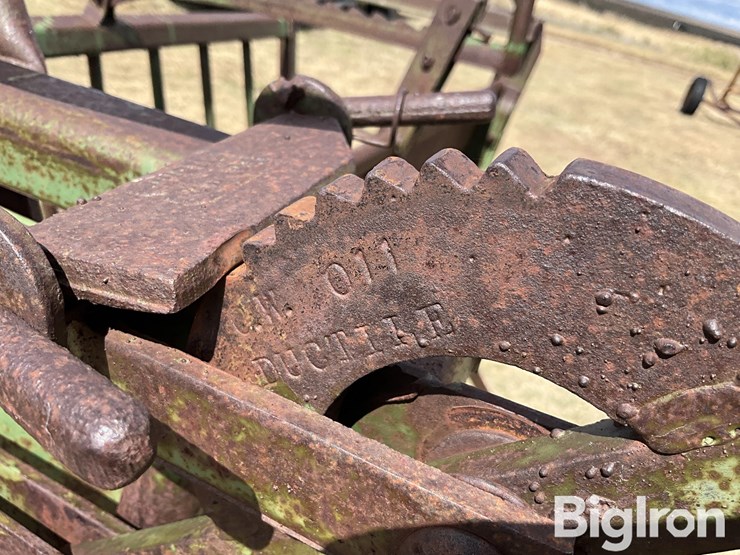 calf-cradle-squeeze-chute-image-18
