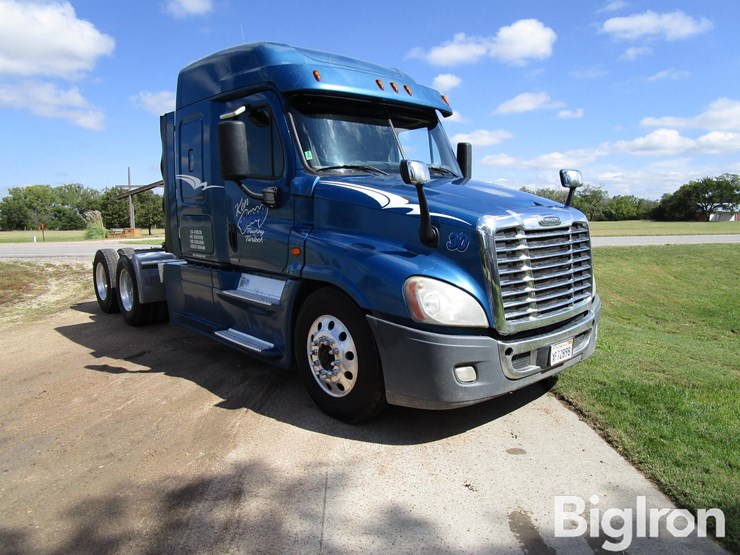 2016-freightliner-cascadia-125-image-3