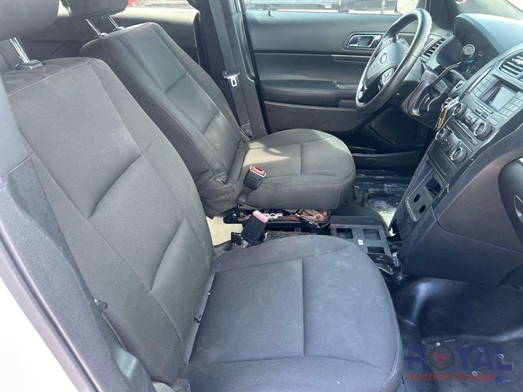 2016-ford-explorer-image-26