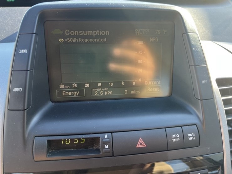 2005-toyota-prius-hybrid-sedan-image-30