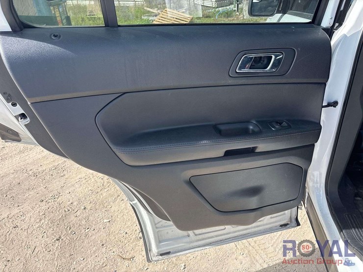 2016-ford-explorer-image-17