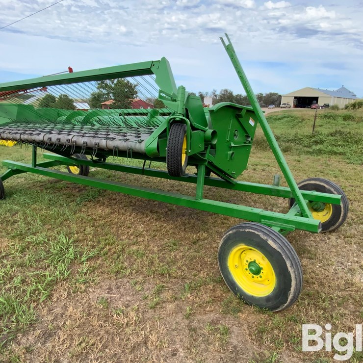 JOHN DEERE 212