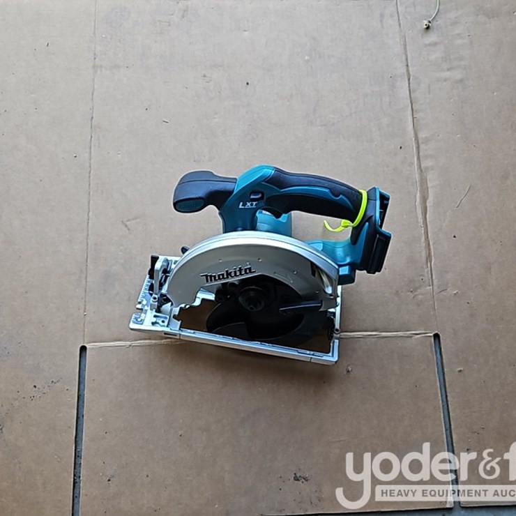 Makita 18V LXT 6.5" Circular Saw, XSS02Z (1Yr Factory Warranty)